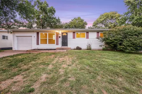 555 Moule Dr, Florissant, MO 63031