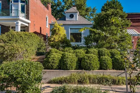 3867 Fairview Ave, Saint Louis, MO 63116