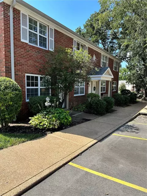 9026 Cardinal Ter, Saint Louis, MO 63144