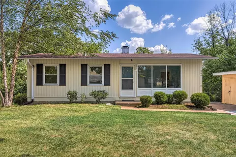 264 E Skyline Dr, Ballwin, MO 63011