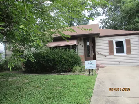 801 Loekes Dr, Florissant, MO 63031