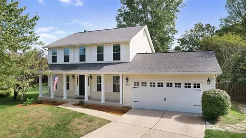 2002 Willowshade Ct, Saint Peters, MO 63376