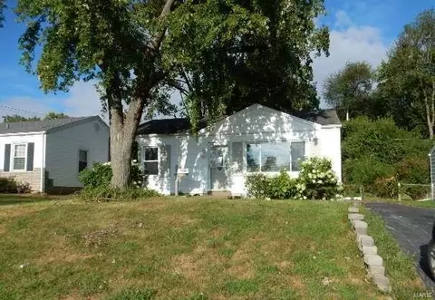 3207 Saint Joachim Ln, Saint Ann, MO 63074