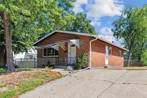 1006 S Laclede Station Rd, Saint Louis, MO 63119