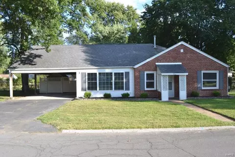 3 Charlotte Dr, Florissant, MO 63031