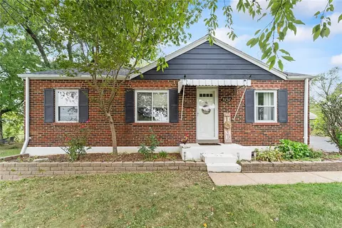 9252 Southview Ln, Saint Louis, MO 63123
