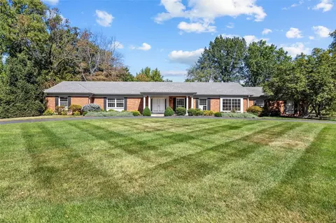 12045 Heatherdane Dr, Saint Louis, MO 63131