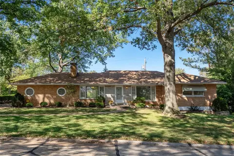 5 Lone Elm Cir, Saint Louis, MO 63125