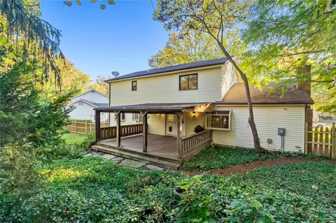 627 Garden Leaf Ct, Ballwin, MO 63011 photo 2