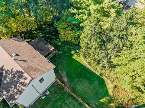 627 Garden Leaf Ct, Ballwin, MO 63011 photo 4