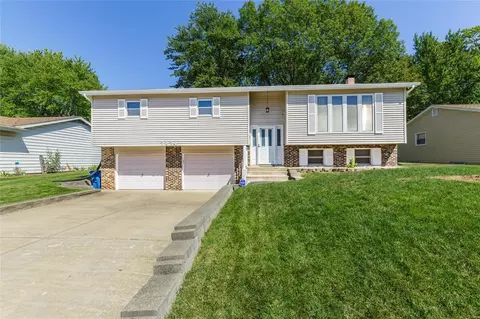 2824 Olde Gloucester Dr, Saint Charles, MO 63301