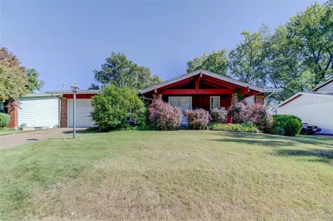 543 Coach Light Ln, Hazelwood, MO 63042