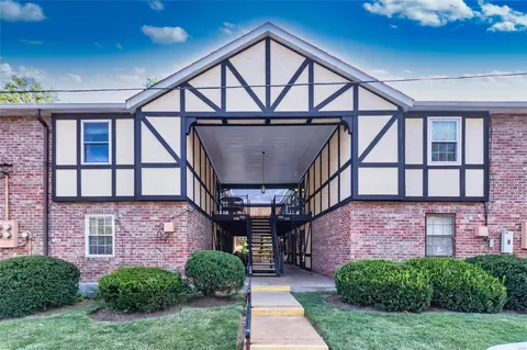 1034 Pinegate Dr, Saint Louis, MO 63122