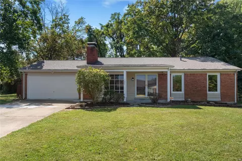 1604 Countrybrook Ct, Saint Louis, MO 63138