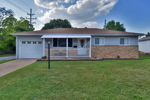 933 Cormar Dr, Saint Louis, MO 63125