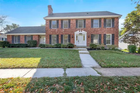 15702 Country Ridge Dr, Chesterfield, MO 63017