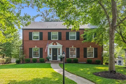 32 Sussex Dr, Brentwood, MO 63144