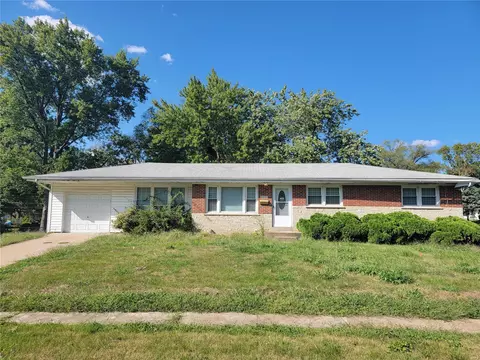 8127 Blueberry Ln, Saint Louis, MO 63134