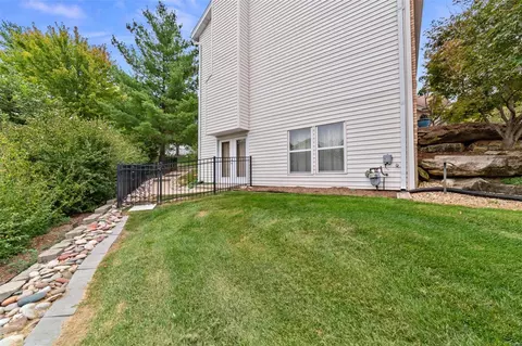 451 Lynwood Forest Dr, Manchester, MO 63021 photo 4