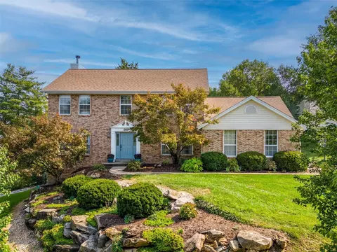 451 Lynwood Forest Dr, Manchester, MO 63021