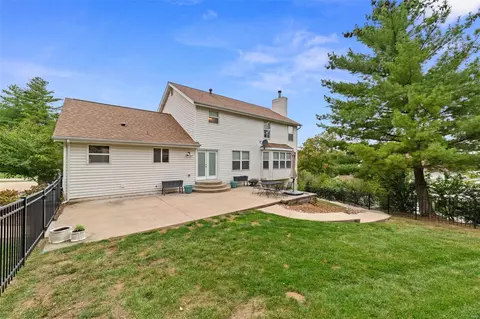 451 Lynwood Forest Dr, Manchester, MO 63021 photo 3