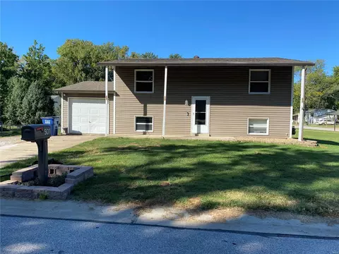 501 Keeney Dr, Saint Charles, MO 63304