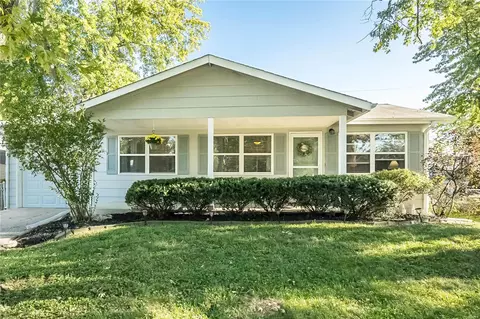 50 Jamaica Dr, Saint Peters, MO 63376