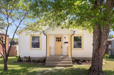 1014 N Benton Ave, Saint Charles, MO 63301