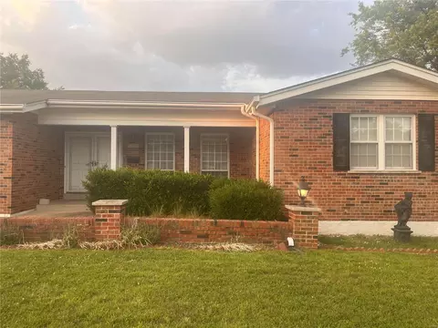 4221 Leeshore Dr, Saint Louis, MO 63125