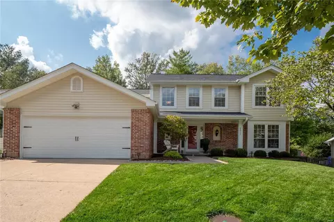 2511 Maple Crossing Dr, Wildwood, MO 63011
