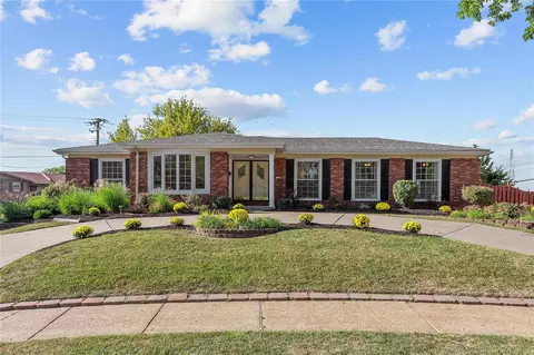 7 Cantabrian Ct, Florissant, MO 63033