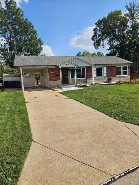 9122 Pueblo Dr, Saint Louis, MO 63123