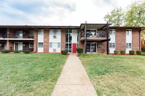 7431 Sieloff Dr #B, Hazelwood, MO 63042