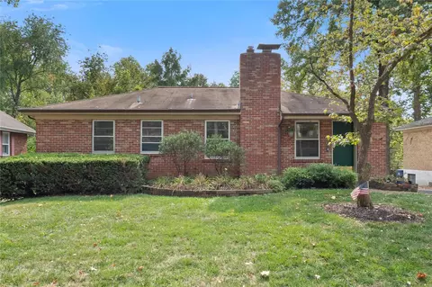 508 County Hills Dr, Rock Hill, MO 63119