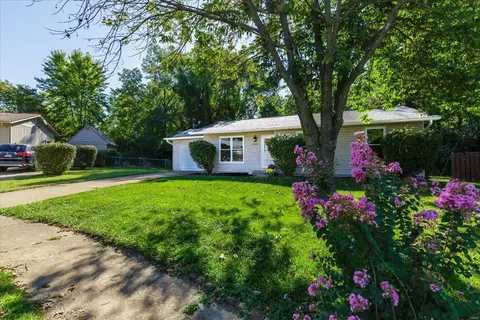 10604 Saint Michaels Terrace Ct, Saint Ann, MO 63074