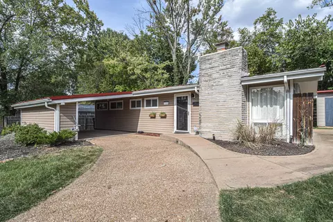 1530 Fournier Dr, Saint Louis, MO 63126