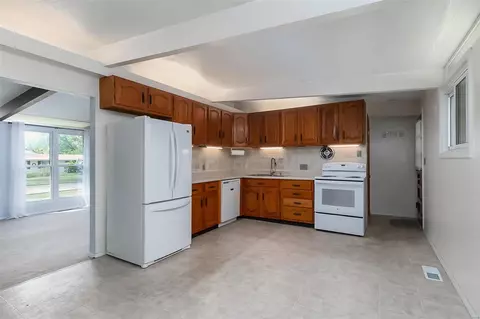 405 Whitehall Dr, Manchester, MO 63021 photo 6