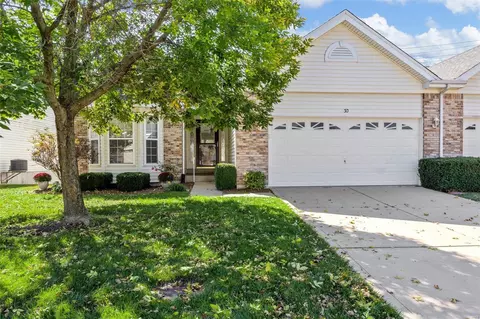 30 Shimmering Lake Ct, Saint Charles, MO 63301