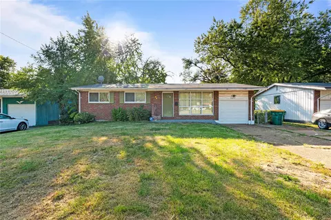 10241 Viscount Dr, Saint Louis, MO 63136