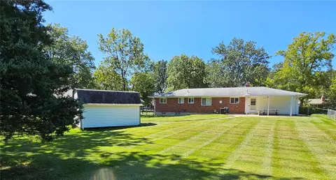 114 Smith Dr, Ballwin, MO 63011 photo 2