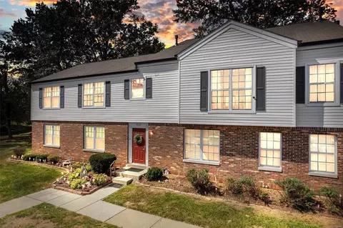 53 Woodlake Ct #C, Lake Saint Louis, MO 63367