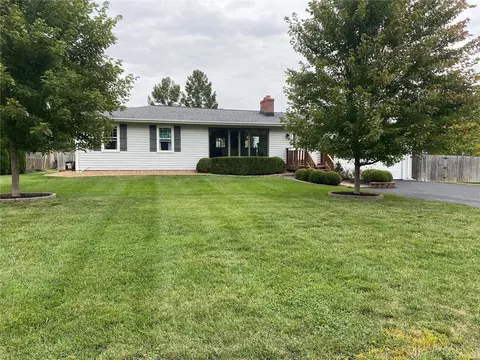 13403 Beagle Ln, Saint Louis, MO 63141