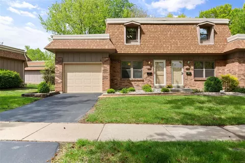 11845 Charlemagne Dr, Maryland Heights, MO 63043