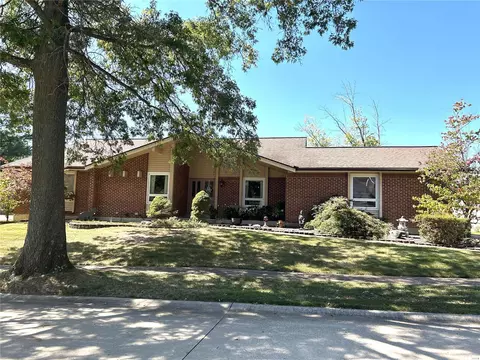 1231 Finger Lake Ct, Chesterfield, MO 63017