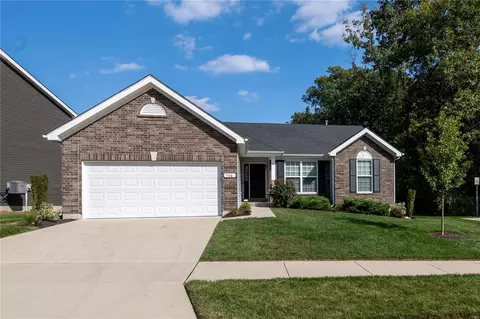 706 Fallen Hickory Dr, Lake Saint Louis, MO 63367