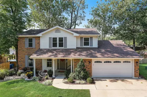272 Oakleigh Woods Dr, Ballwin, MO 63011
