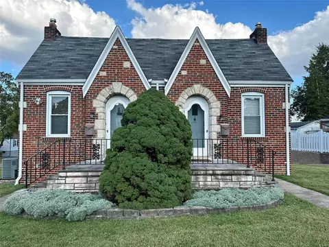 8700 Ivy Ave, Saint Louis, MO 63123
