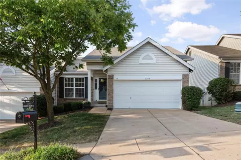 3275 Country Hollow Dr, Saint Louis, MO 63129