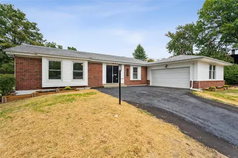 11105 Schuetz Rd, Saint Louis, MO 63146