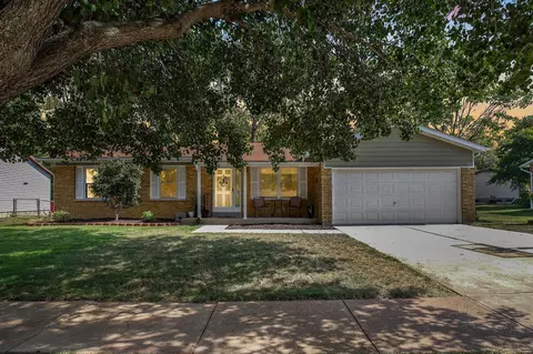 6050 Bayou Bend Ct, Saint Louis, MO 63129